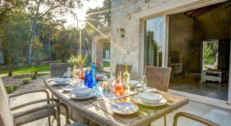 Villa with BBQ, patio & private pool — photo 5