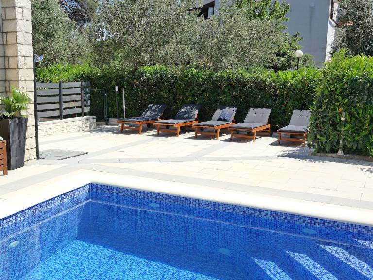 Fully equipped house with yard, patio & private pool | Pets are welcome — photo 4