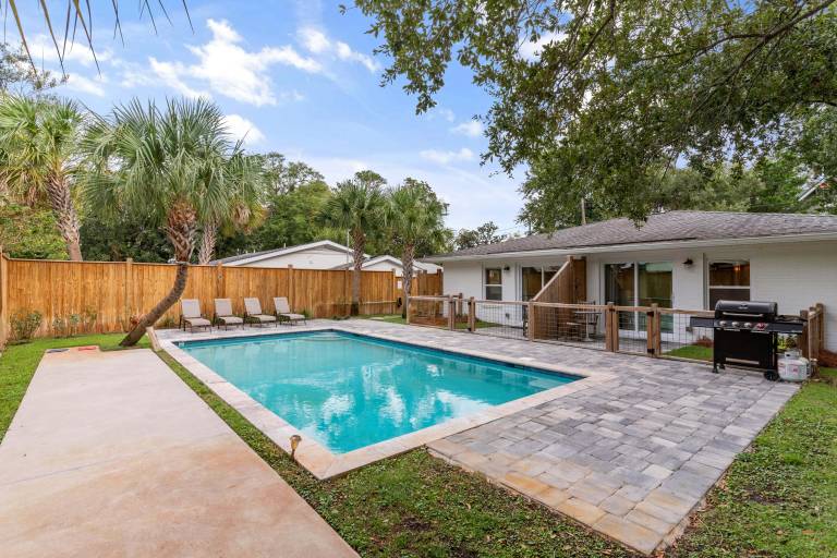 Perfect Symmetry - 520 Beach - 4 Bedrooms in St. Simons Island, GA