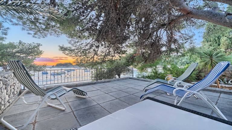Villa Coral Bay - beachfront 3 bedroom villa in walking distance to Hvar Town by MyWaycation — photo 2