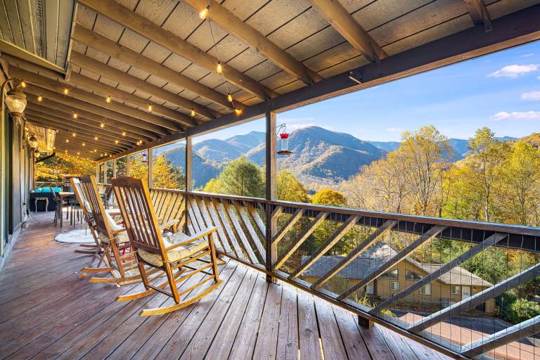 Best Location - Maggie Valley Cabin w/ Hot Tub! in Maggie Valley, NC