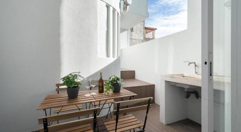 Apartment with terrace — photo 3