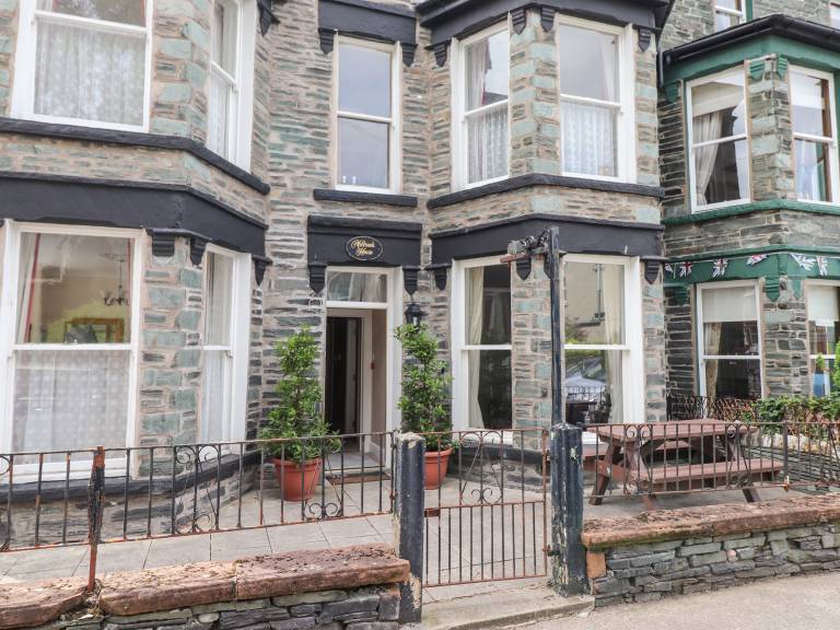 Fully equipped pleasant cottage with yard | Beach view | Pets are welcome in Keswick