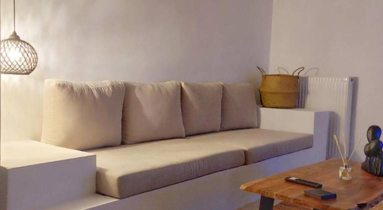 Holiday apartment with patio in Tinos