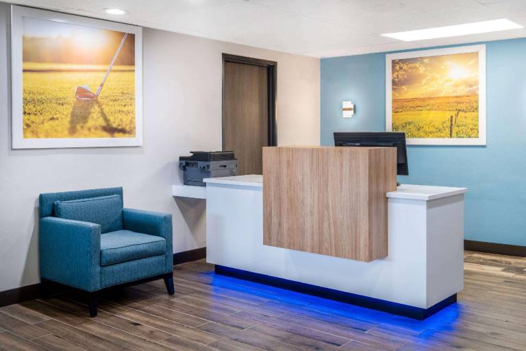 Days Inn by Wyndham Sioux Falls Airport — photo 4