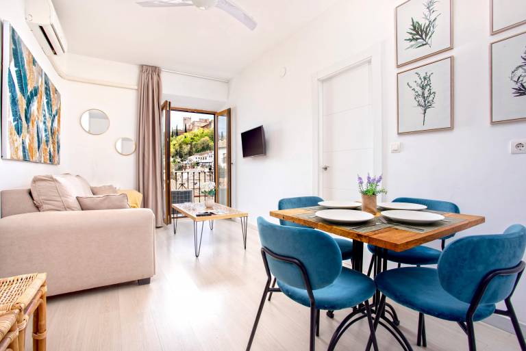 Bright apartment with exclusive views Plaza Nueva