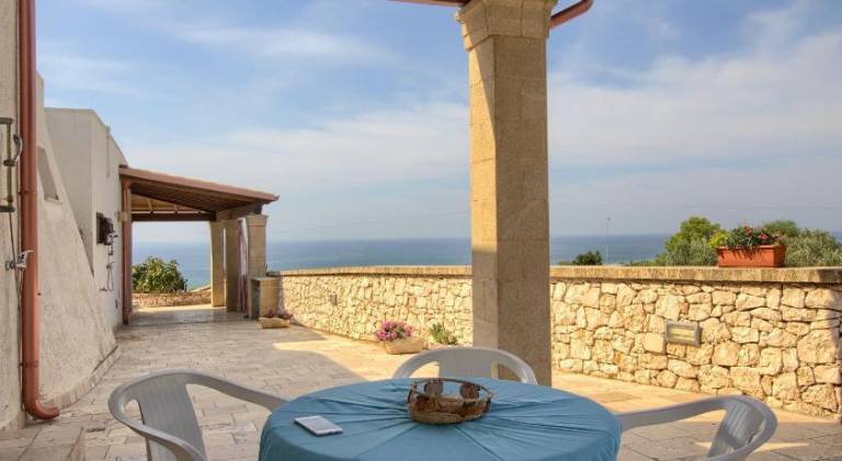 House with barbecue & yard — photo 4