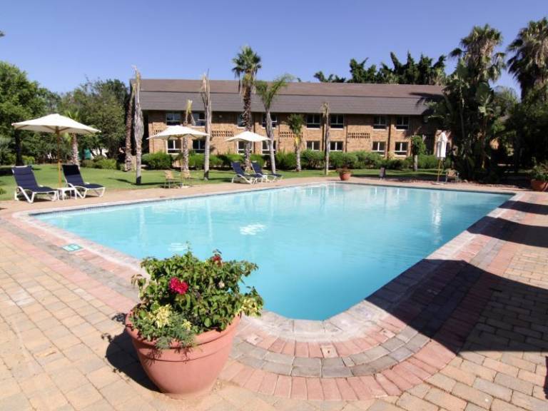 Cresta Lodge Hotel
