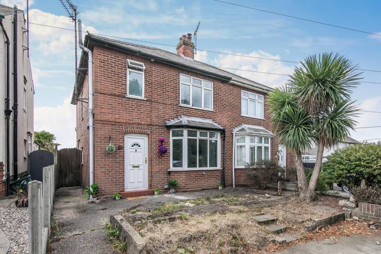 4BR Sleeps10 Parking Garden