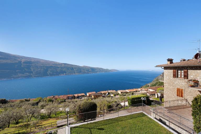 Holiday Apartment 'Rustico Spagnol 3' with Lake View, Pool & Wi-Fi in Tignale