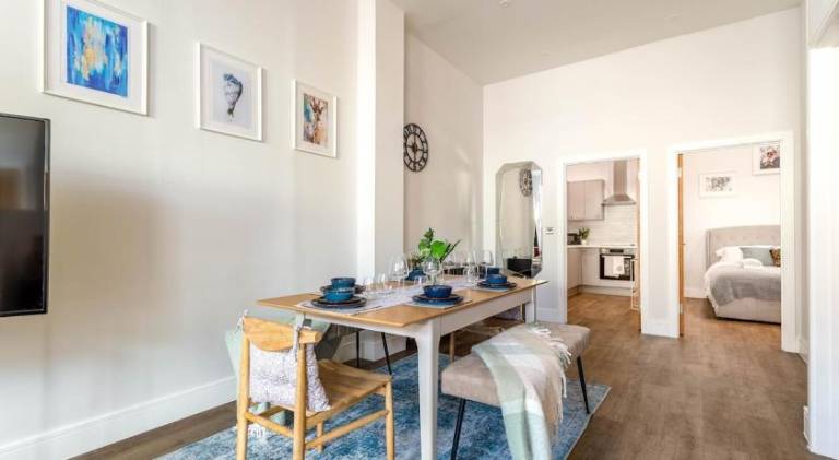 Holiday apartment | Close to Brighton Palace Pier | Next to the beach | Pets are welcome in Brighton