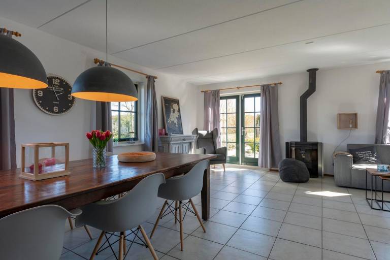 Villa with patio & garden | Pets allowed — photo 4