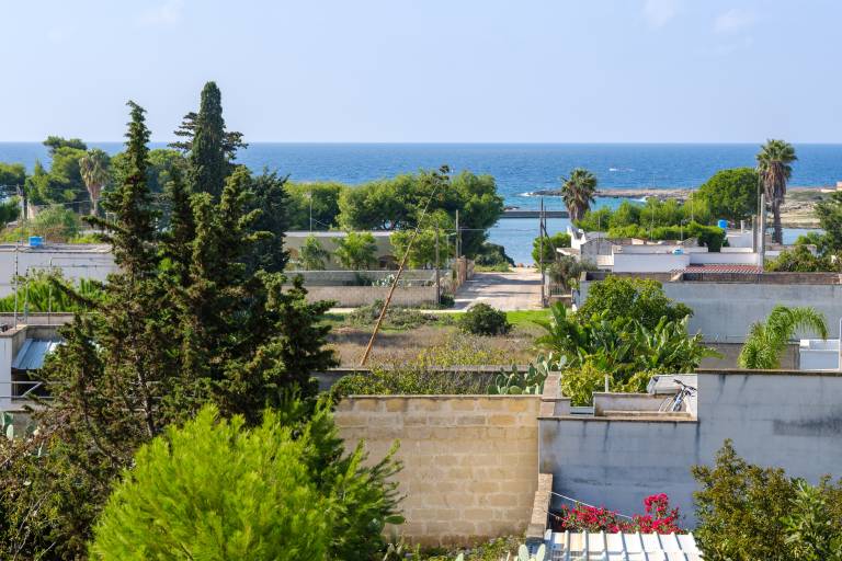 Family-friendly villa with terrace, yard & barbeque | Sea view | Pets allowed in Porto Cesareo