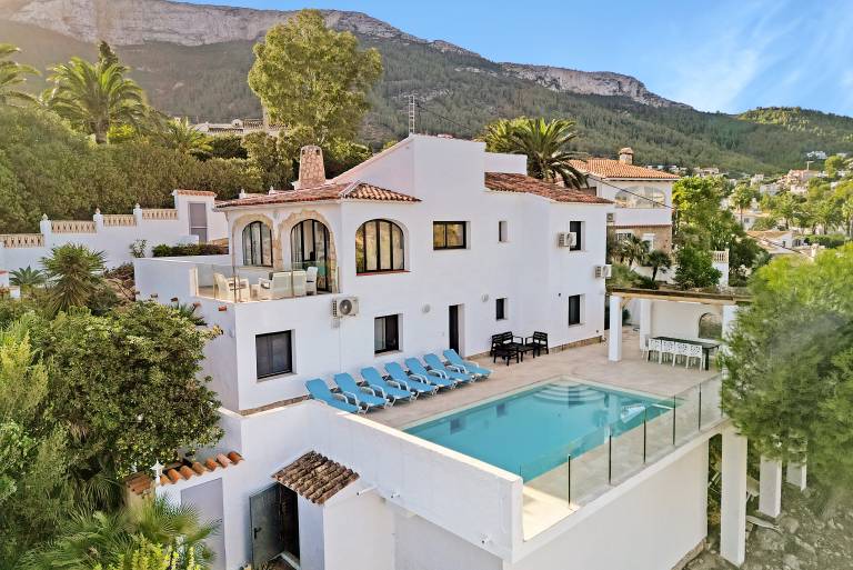 Villa 'Papagayo' with Private Pool, Wi-Fi and Air Conditioning in Denia