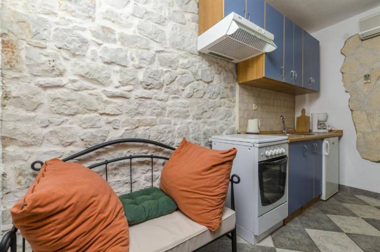 Apartma Slatine