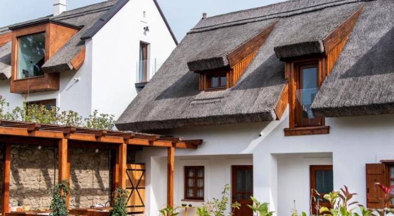 Lovely holiday apartment with jacuzzi, terrace & sauna | Perfect for remote work | Pet-friendly in Veszprem