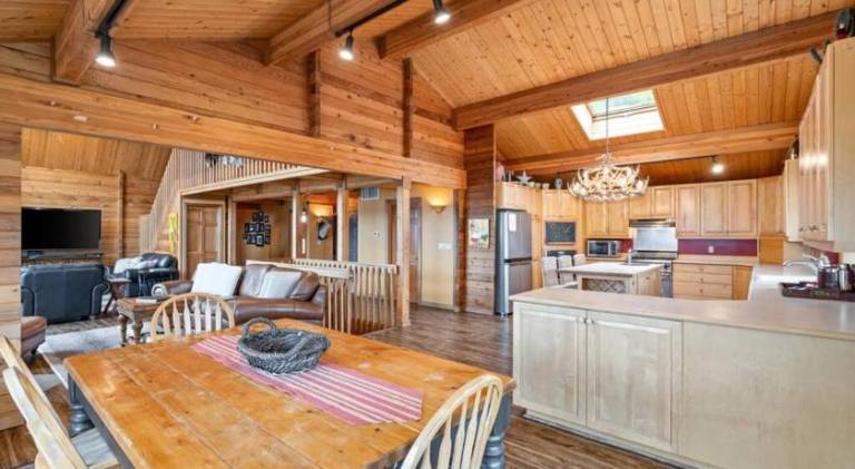 House with pool & jacuzzi | Pet-friendly — photo 5