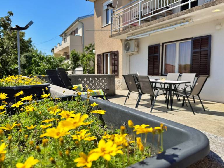 Apartment with BBQ & patio | Sea view — photo 4