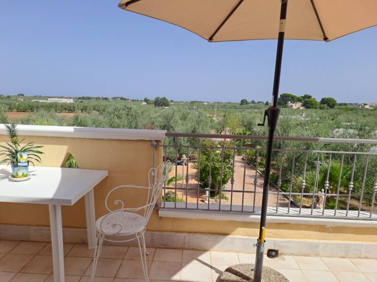 Holiday apartment with patio, barbeque & yard — photo 5