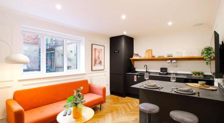 Apartment | Close to Manchester Town Hall | Pets are welcome — photo 3