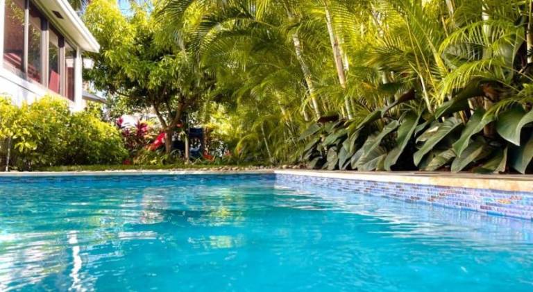 Vacation home with pool — photo 3