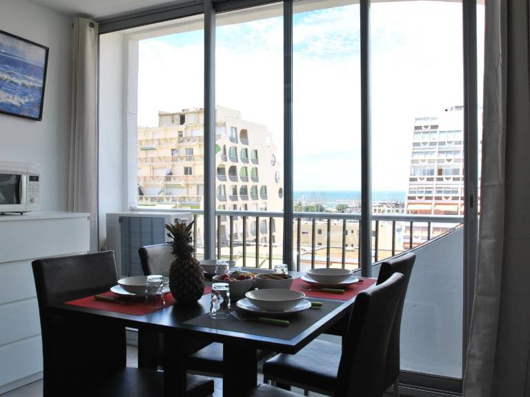 Rental apartment with patio | Beach nearby | Perfect for remote work | Pets allowed — photo 3