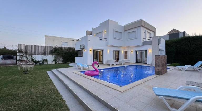 Villa with garden, pool & patio — photo 3