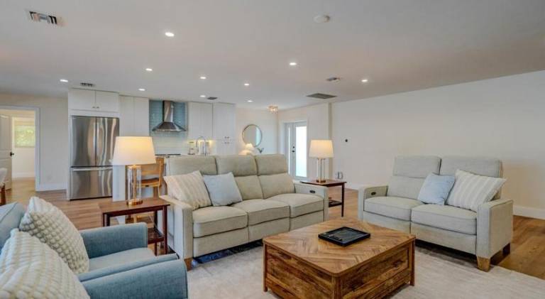 Lovely vacation home with pool | Pet-friendly — photo 3