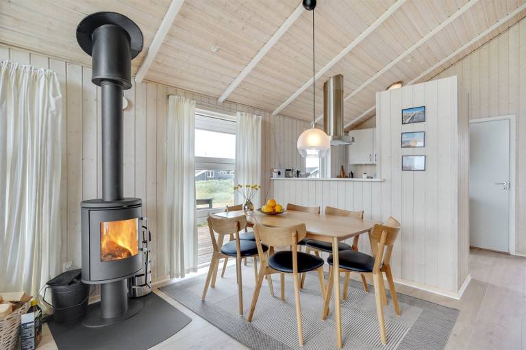 Fully equipped vacation home with sauna, terrace & hot tub | Pets allowed — photo 4