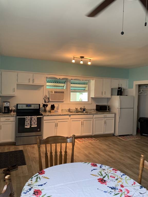 Condo with patio — photo 4