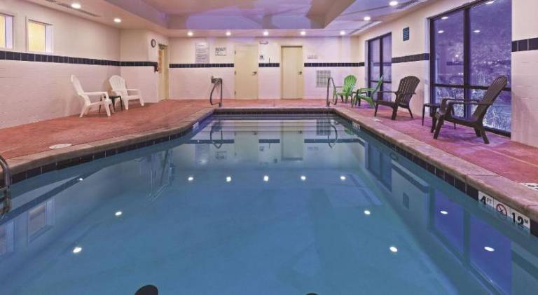 La Quinta Inn & Suites by Wyndham Edmond — photo 3