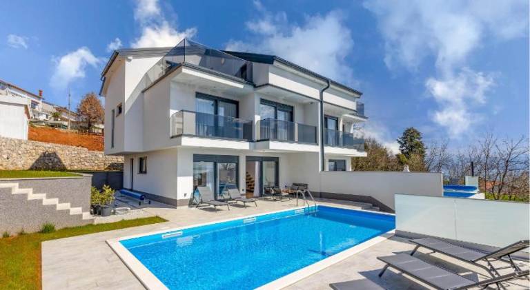 House with pool, jacuzzi & sauna — photo 2