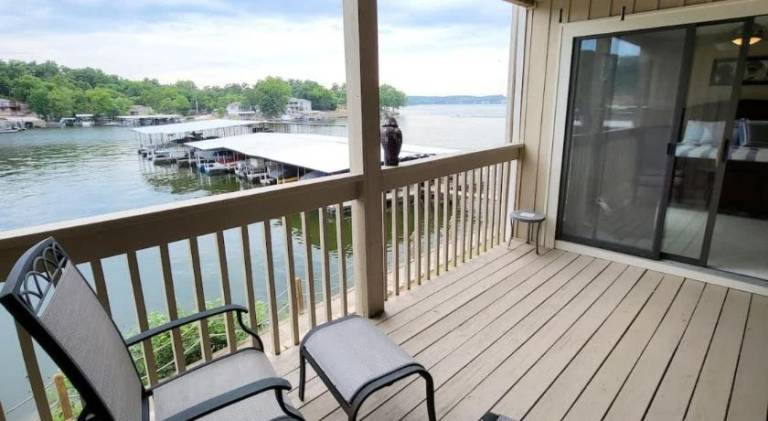 Vacation home with pool — photo 4