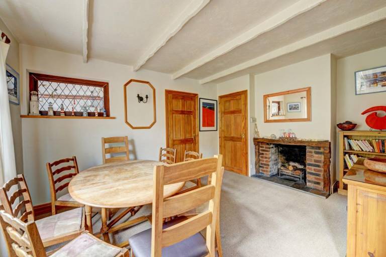 Cottage with yard — photo 3