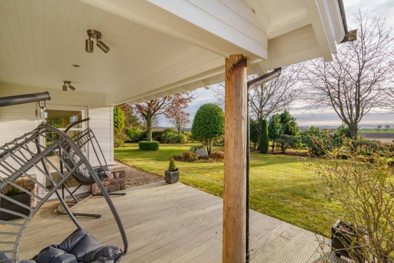 Fully equipped beautiful cottage with jacuzzi | Pets allowed — photo 2