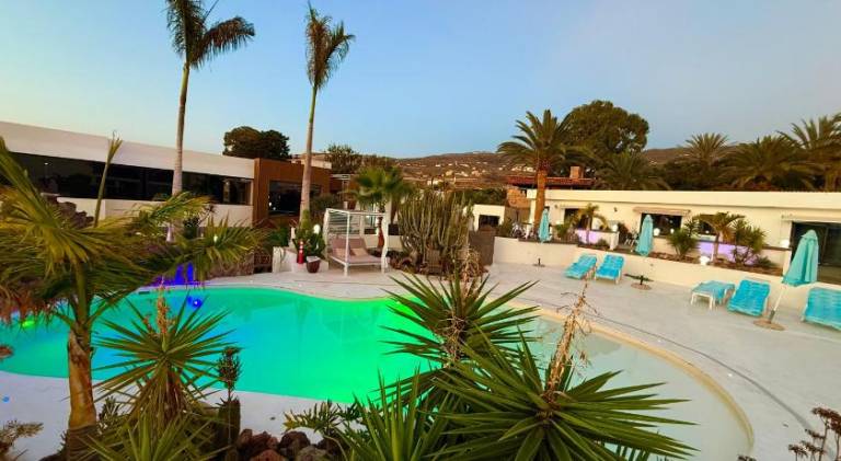 Villa with terrace, garden & pool | Dogs allowed in Adeje