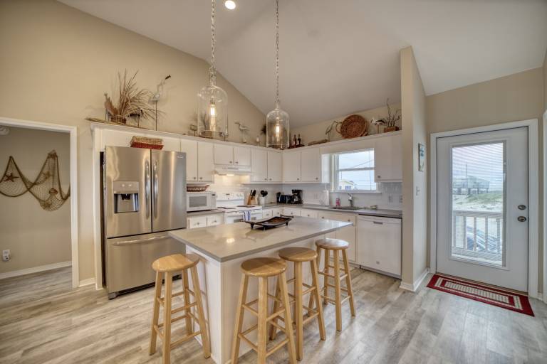 Rainbows End - 100-B Shell Ct — photo 4