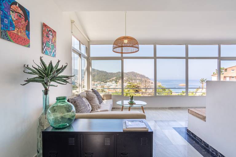 Family-oriented ample vacation home with patio, pool & fast internet | City view | Next to the beach | Good for workation | Pets are welcome — photo 3