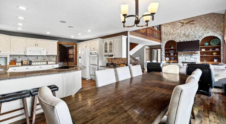 Lakefront Group Stay, Sleeps 19, Indoor Pool, Hot Tub, Arcades — photo 4