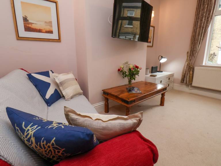 Fully equipped beautiful cottage with garden | Beach view | Dogs allowed — photo 2