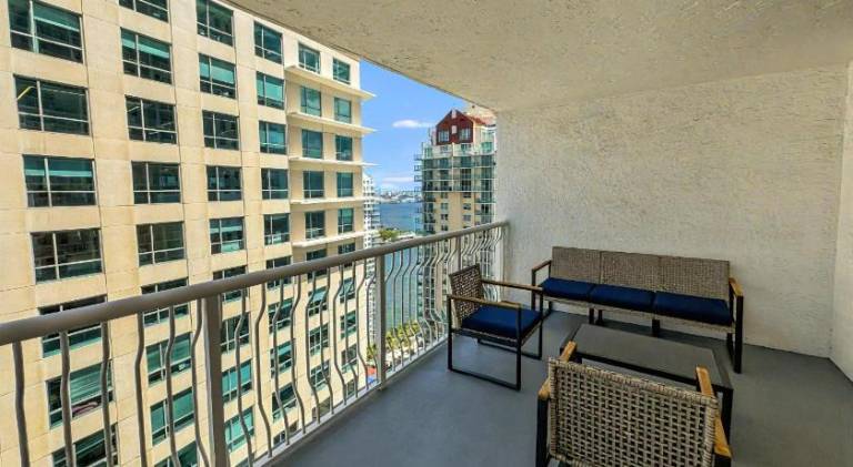 Elegant Centric Vibrant Pool Jacuzzi Free Parking — photo 5