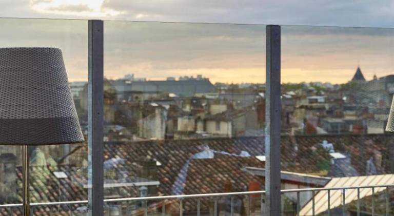 Serviced apartment with patio | Close to Bordeaux Cathedral — photo 4