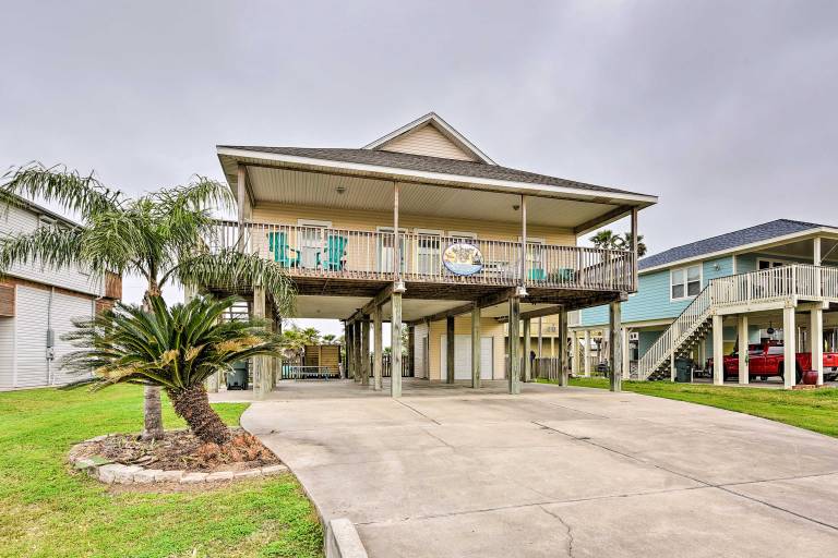 Pool, Marina & More! Family Home in Terramar Beach — photo 2