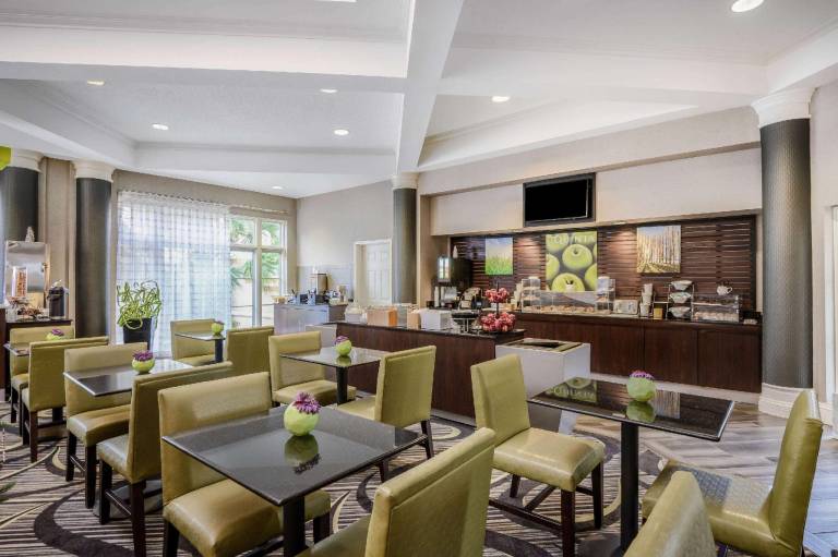 La Quinta Inn & Suites by Wyndham Myrtle Beach Broadway Area — photo 3