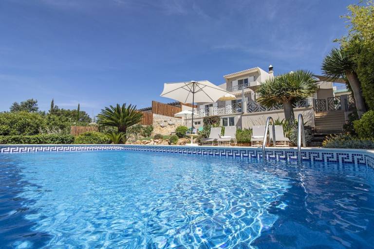 Villa  Santa Bárbara de Nexe