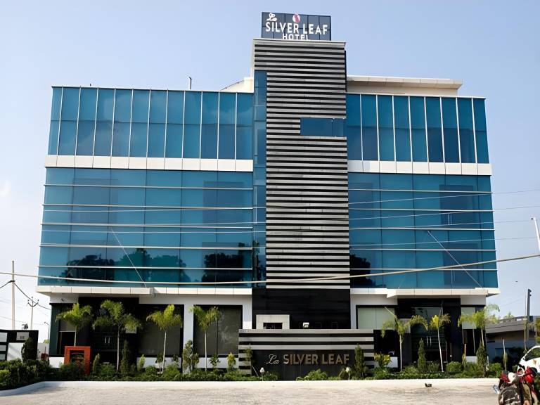 La Silver Leaf Hotel