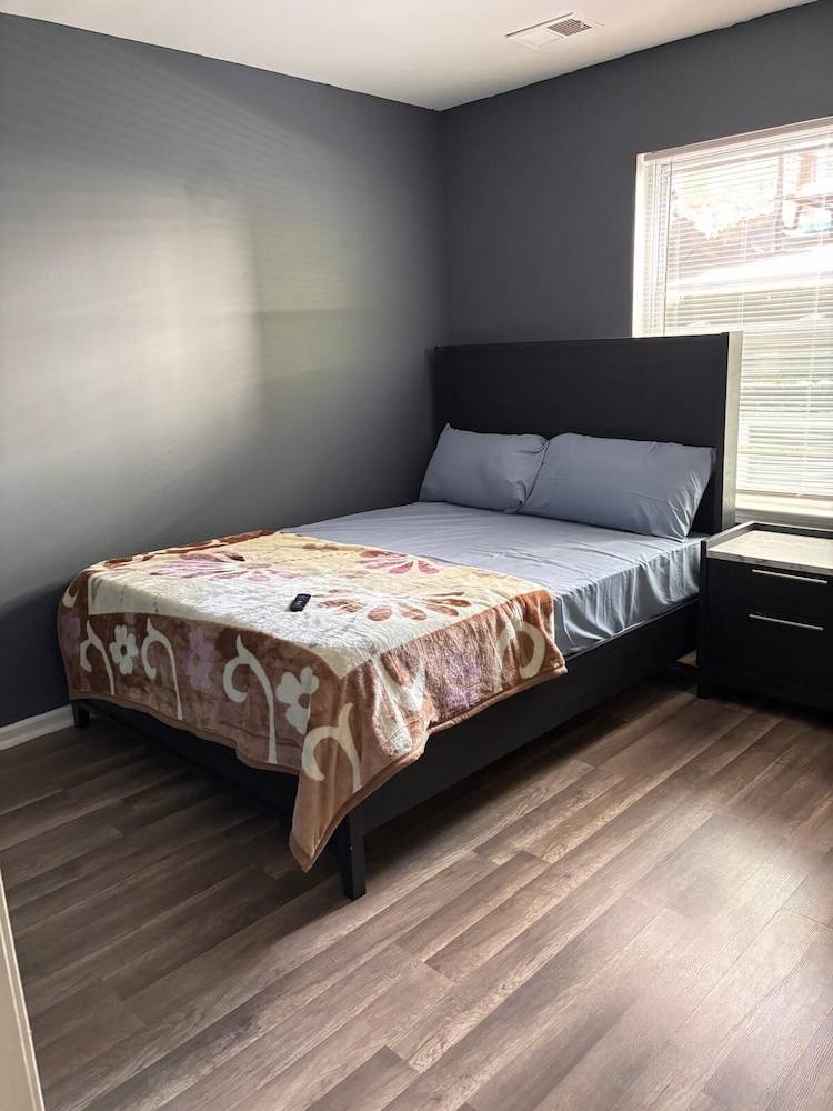 Apartment  Newark