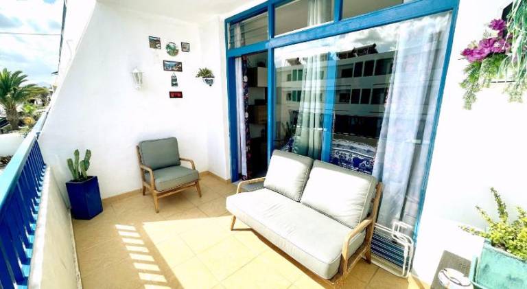 Holiday apartment with patio & garden in Tías