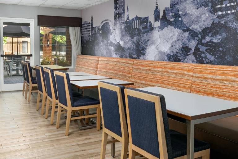 Hampton Inn & Suites Charlottesville-At The University — photo 3