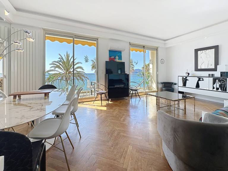 3 bedroom facing the beach 401 in Cannes